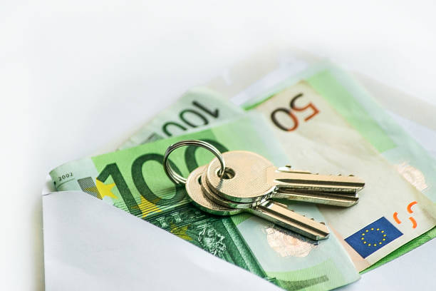 Keys on Euro banknotes inside white envelope.